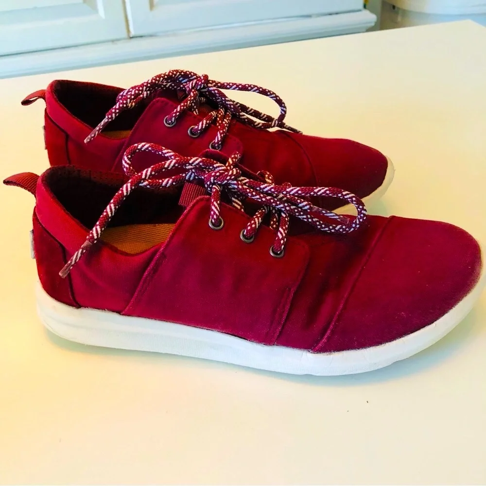 Toms Women’s Size 7 Maroon Burgundy Cherry Cola Red Wine Lace up Canvas Sneakers